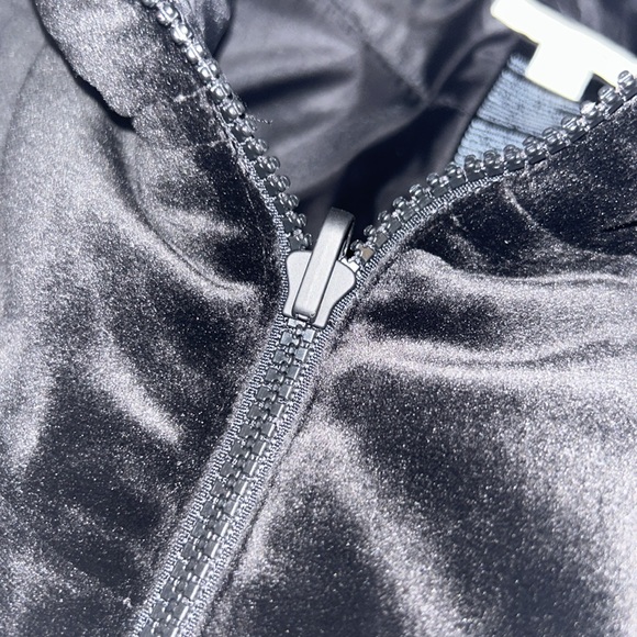 Chico’s velour Quilted Vest NWT! - Picture 4 of 6